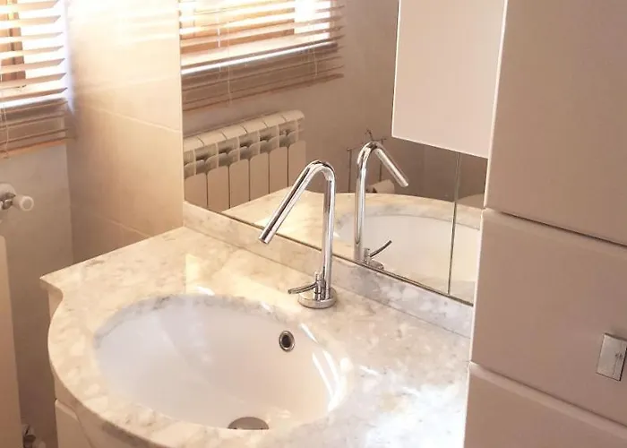 Nel | Civico 2 Vila Uzzano